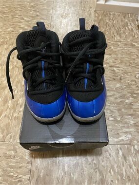 Toddler Nike foam posits size 7c